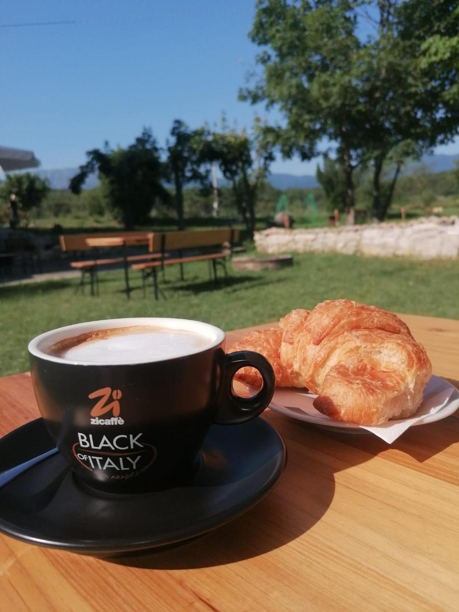 Bed&Breakfast La Ginestra Abbateggio Exterior foto